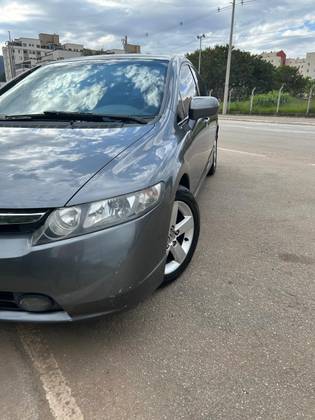 HONDA CIVIC 1.8 LXS 16V FLEX 4P AUTOMÁTICO HONDA CIVIC 1.8 LXS 16V FLEX 4P AUTOMÁTICO